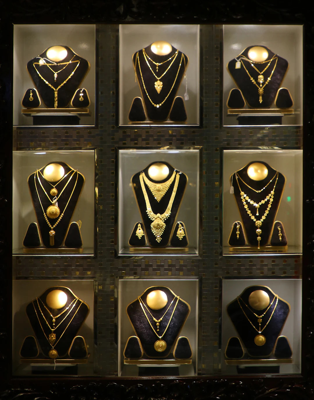 Elegant Gold-Plated Layered Necklaces for Timeless Gifts