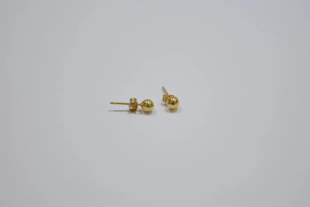 Minimalist Gold and Silver Earrings for Everyday Elegance