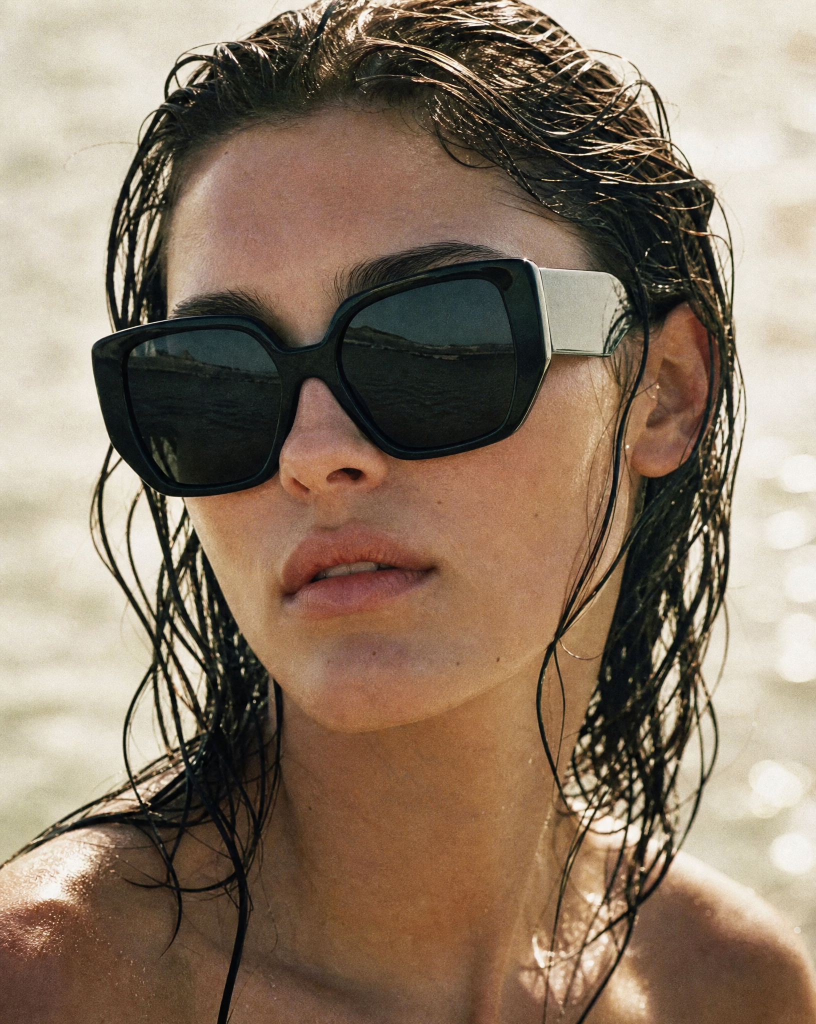 Black Pin-Up Style Sunglasses With Geometric Design and Cat Eyes